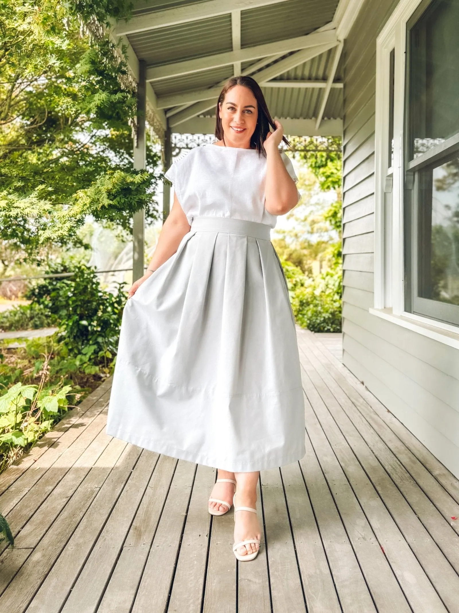 Èze Lace Trim Top – Feminine Detailing for Your Capsule Wardrobe