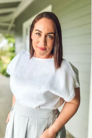 Èze Lace Trim Top – Feminine Detailing for Your Capsule Wardrobe