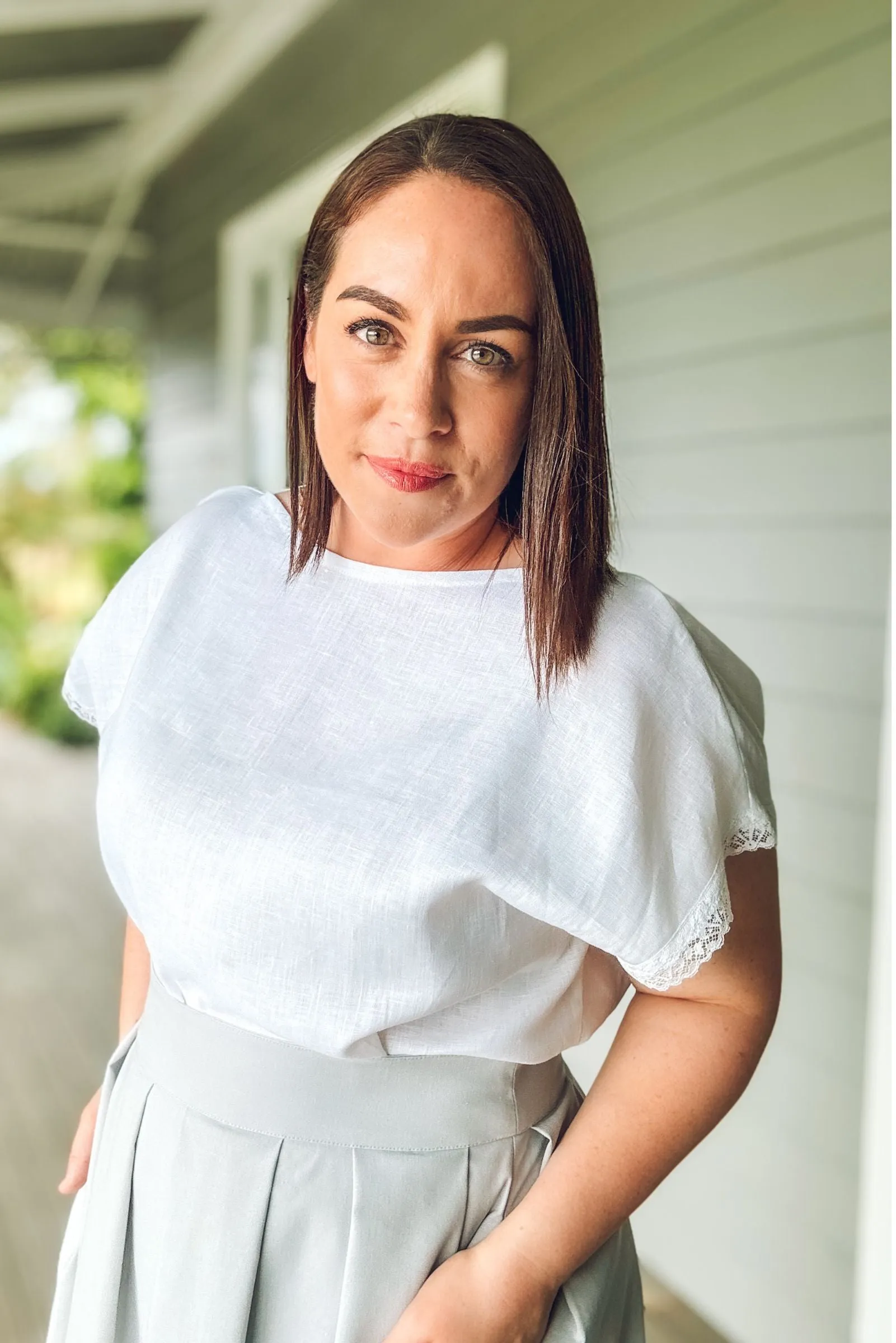 Èze Lace Trim Top – Feminine Detailing for Your Capsule Wardrobe